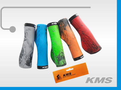 Ручка руля "KMS" 130мм, анатомический дизайн, с расширением под пальцы, цвет мультиколор, алюминиевый наконечник с одной стороны, инд. упак. блистер "KMS"